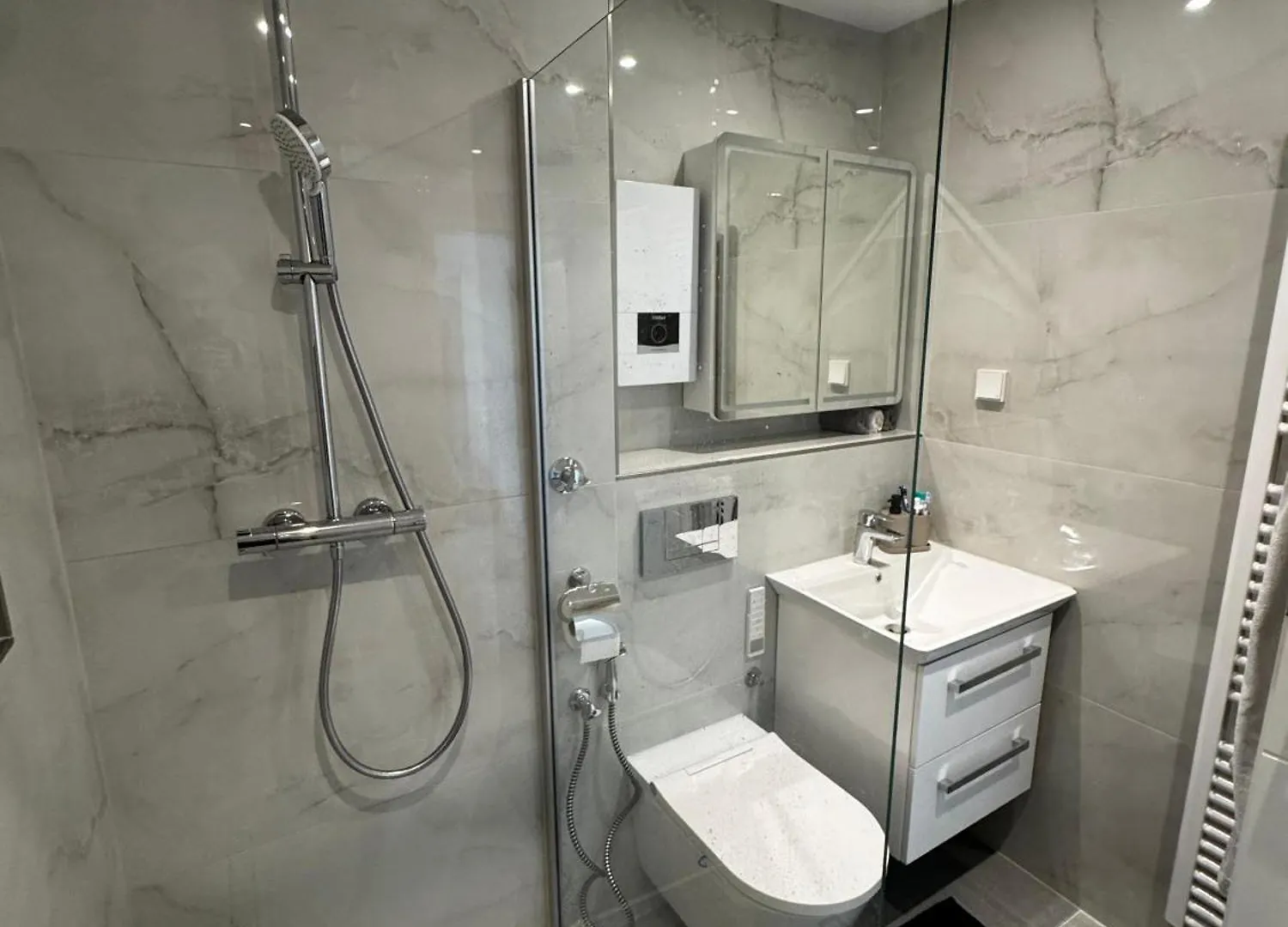 Apartment Rheinblick Suite Oberkassel Duesseldorf
