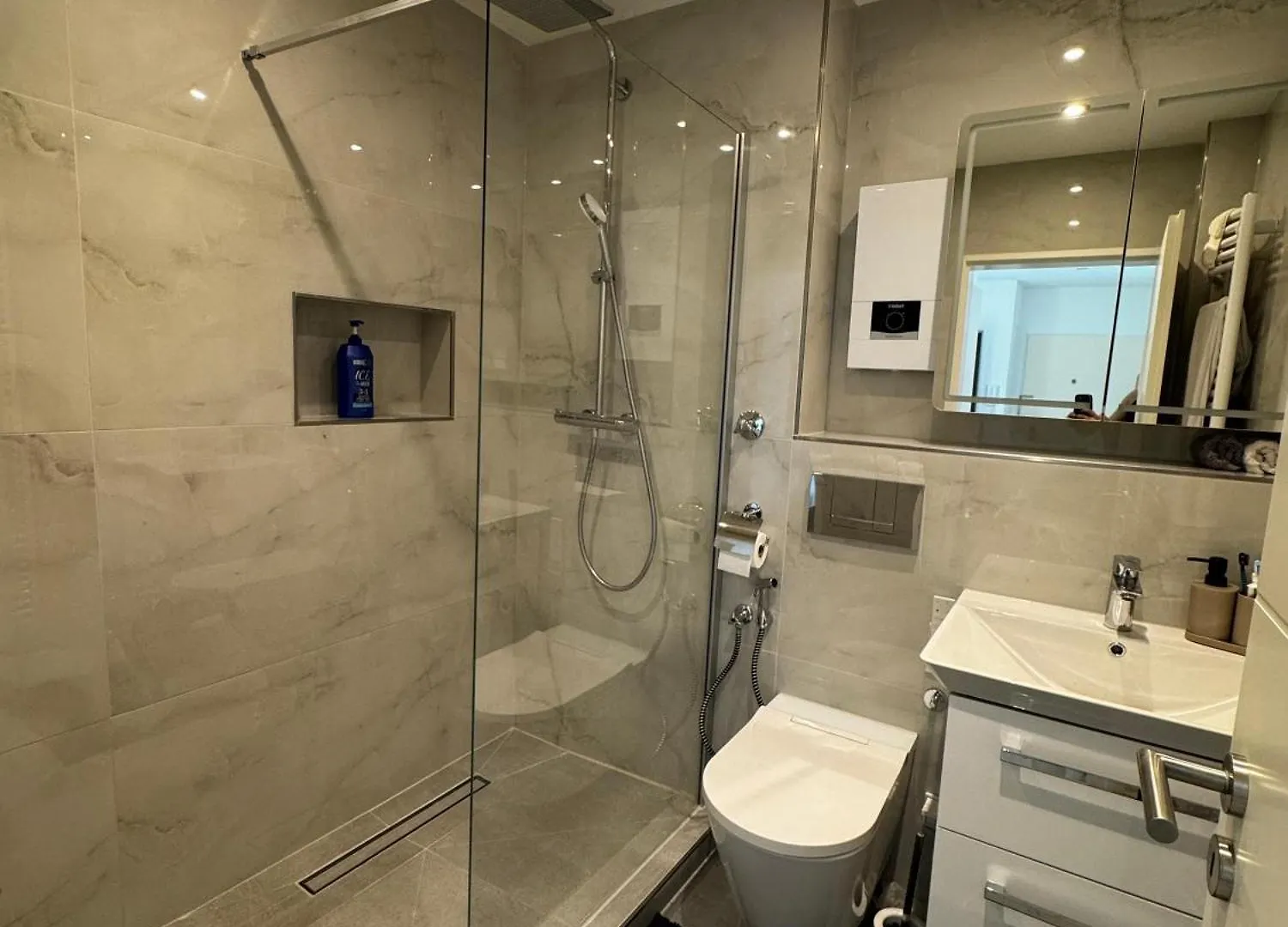 Rheinblick Suite Oberkassel Duesseldorf Apartment